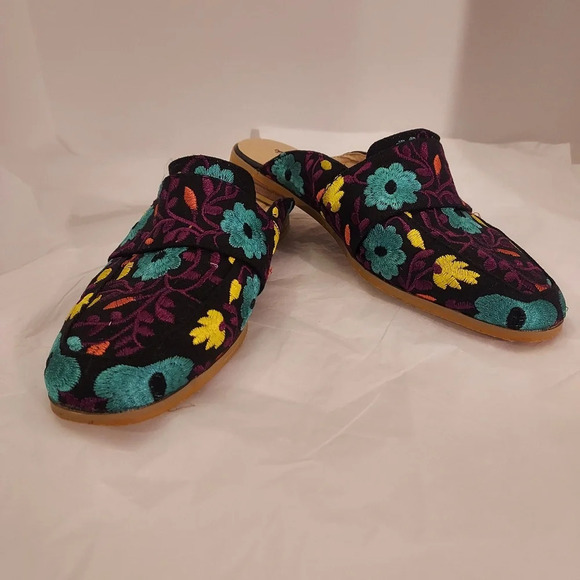 Montana West Floral Embroidered Slip On Mules in Size 8 / 38 - Picture 1 of 11